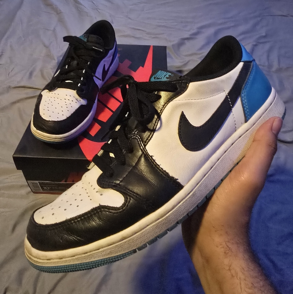 Air Jordan 1 low OG UNC Size 10.5